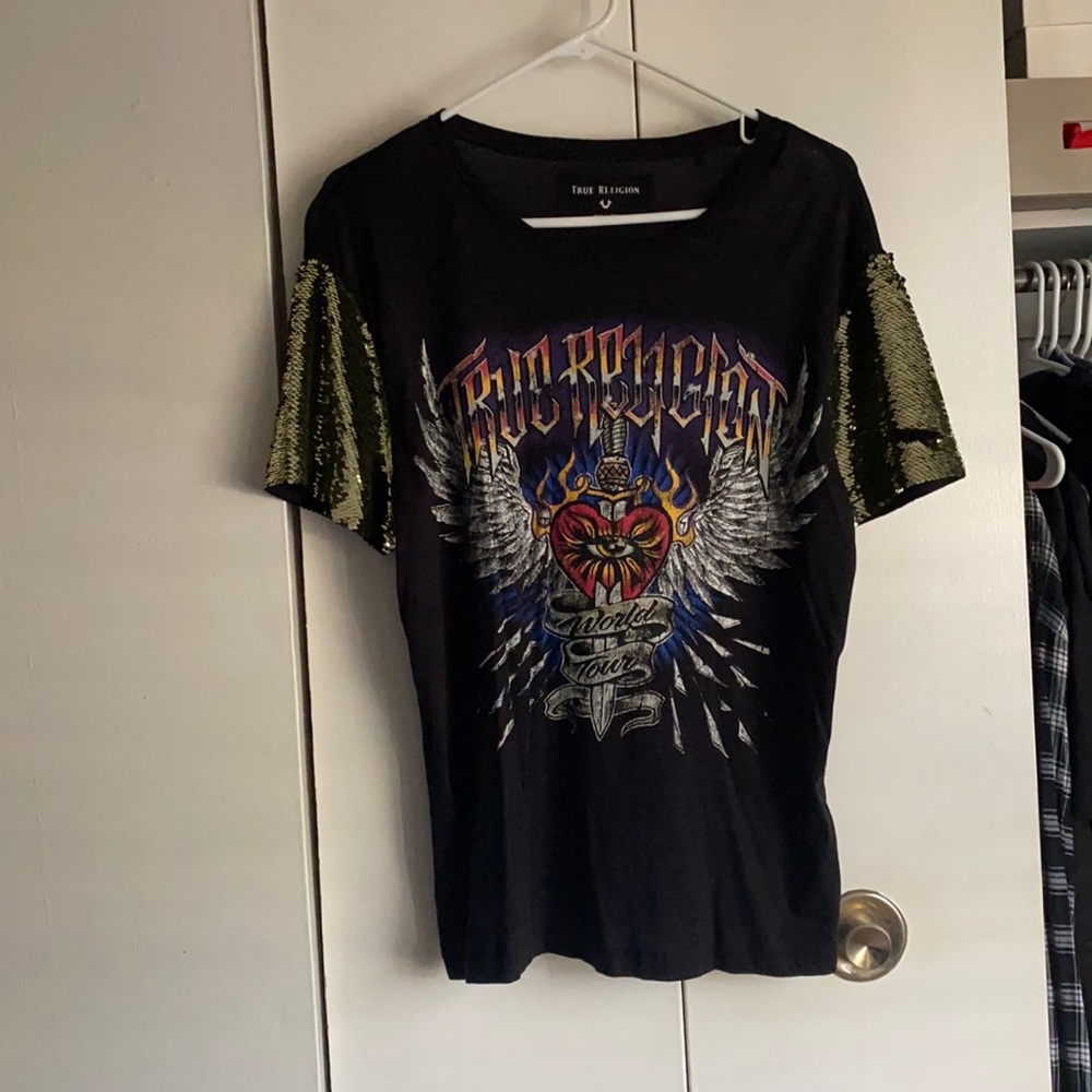 Small tshirt w sequence sleeves